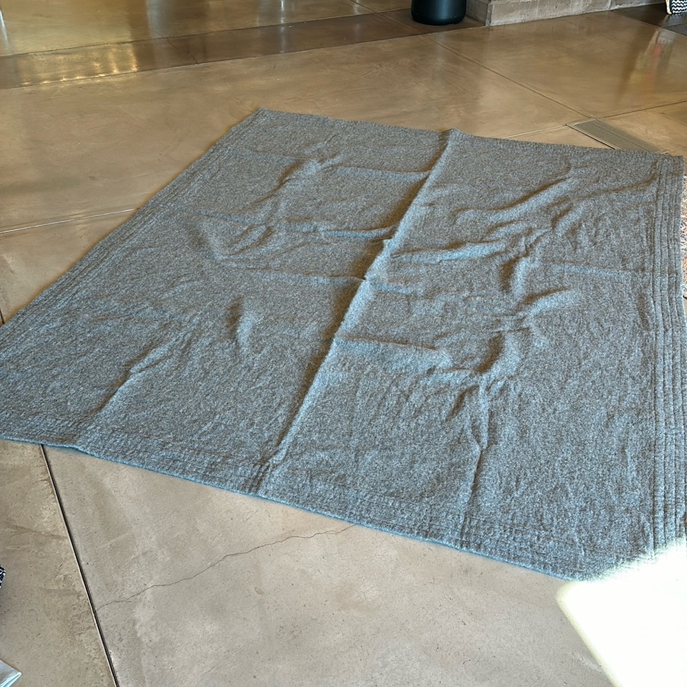 RALPH LAUREN LUXURY Alpaca Throw- XXL 85” x 130” - Alpaca & Wool - Grey